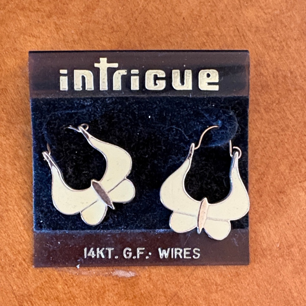 Vintage Gold Butterfly Drop Earrings - Cream/Gold intrigue